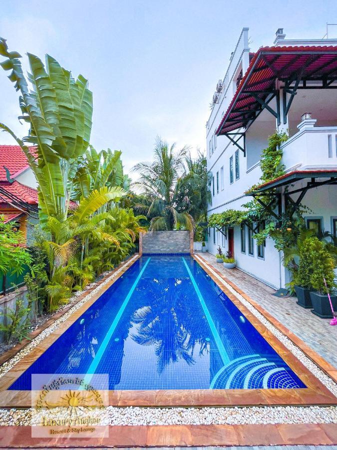 Luxury Angkor Resort & Sky Lounge シェムリアップ エクステリア 写真